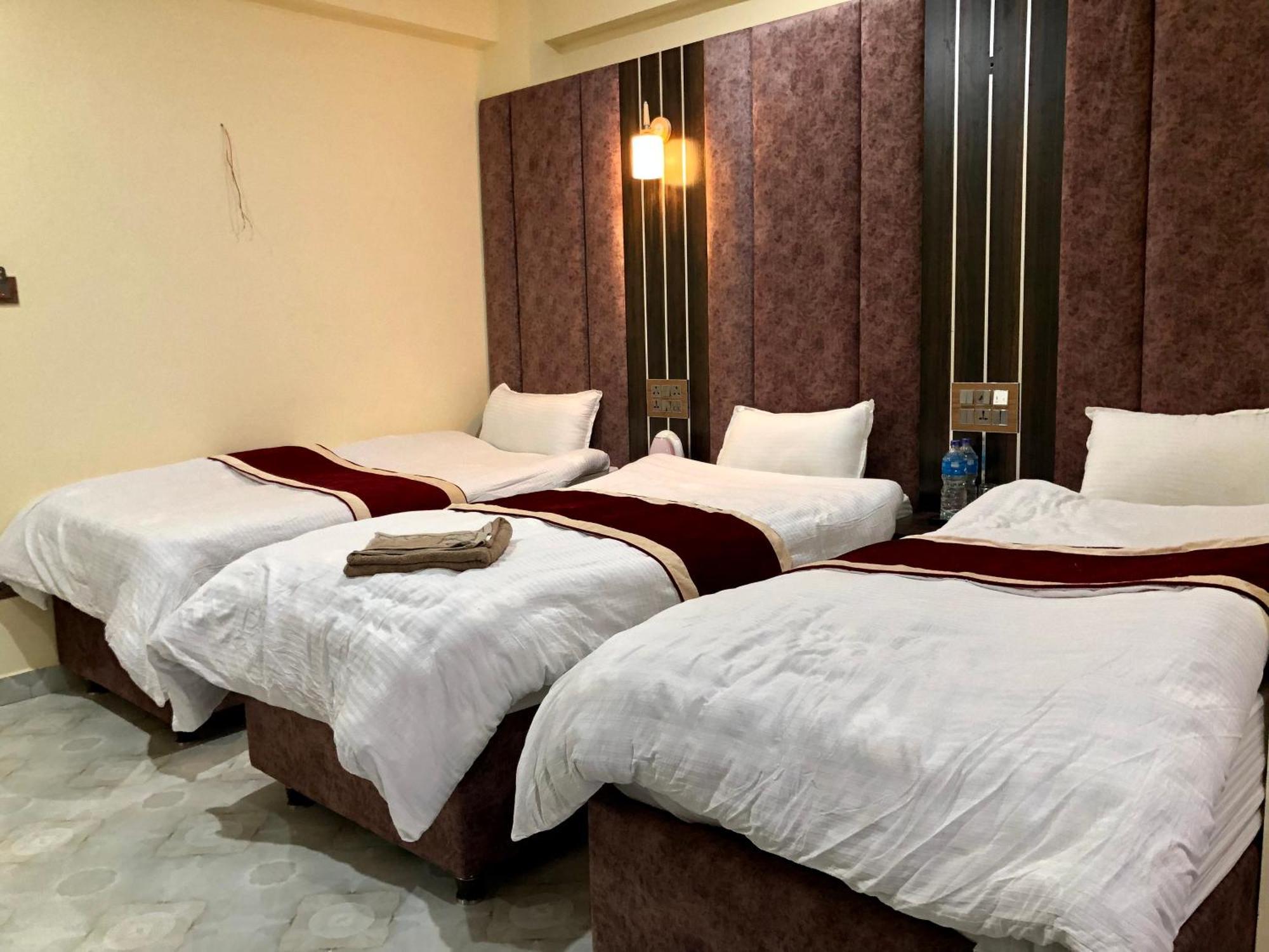 Hotel Hot Pot, Dhangadhi Ngoại thất bức ảnh