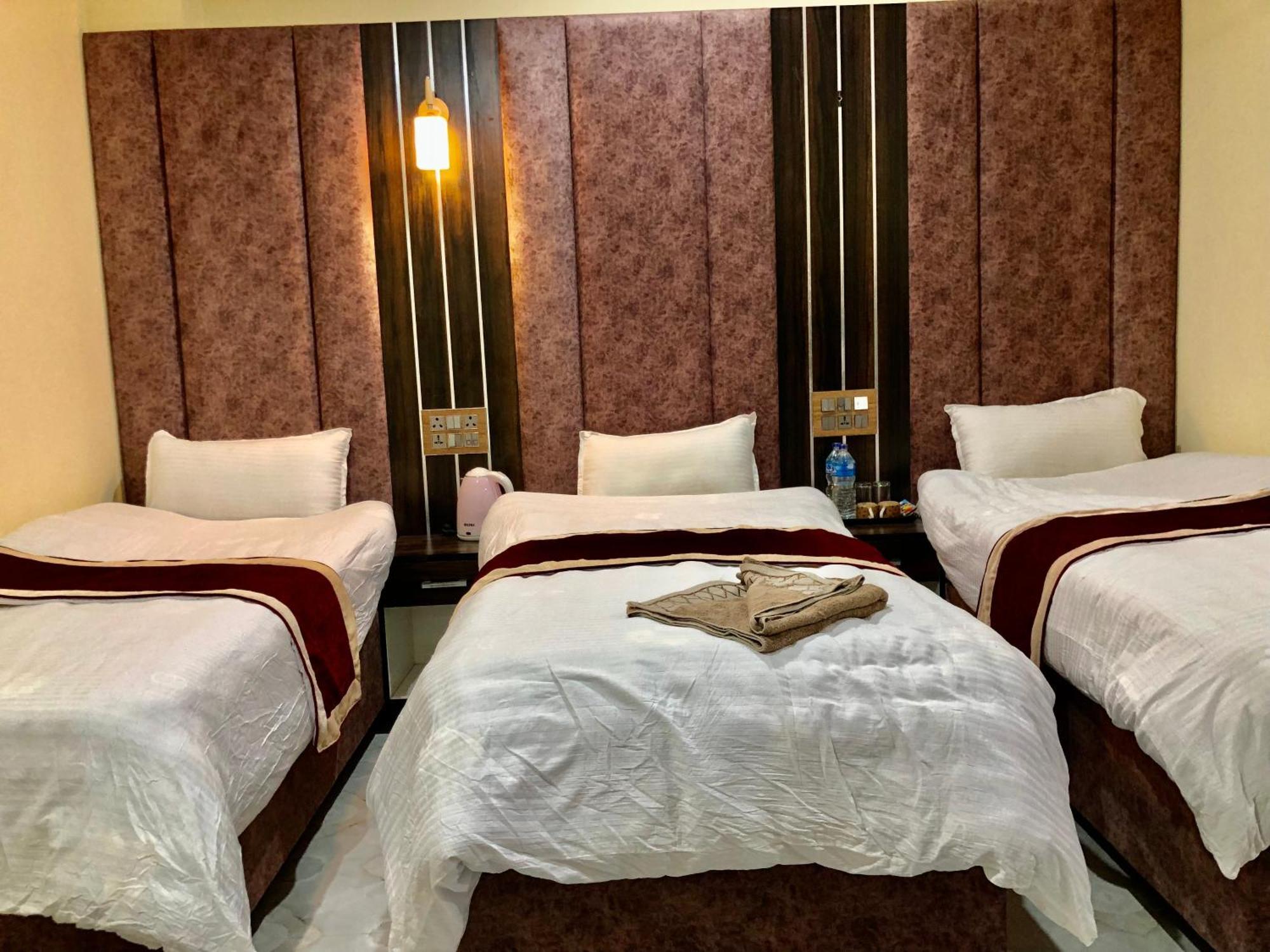 Hotel Hot Pot, Dhangadhi Ngoại thất bức ảnh